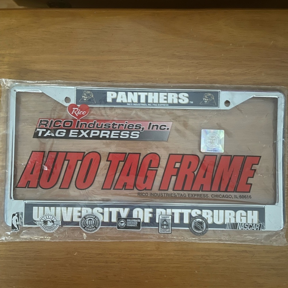 New In Plastic, Pitt Panthers Metal Auto Tag Frame